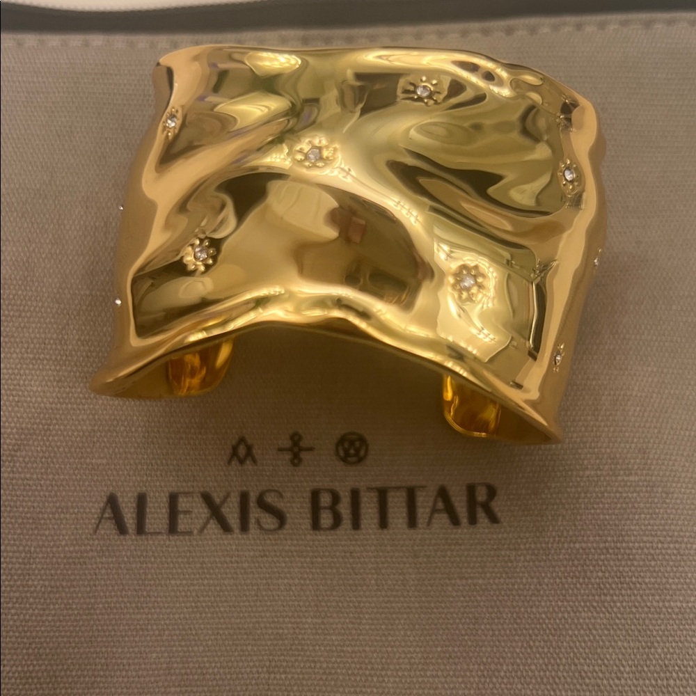 Alexis Bittar Stardust Crystal wide cuff bracelet
NEW - Picture 9 of 9